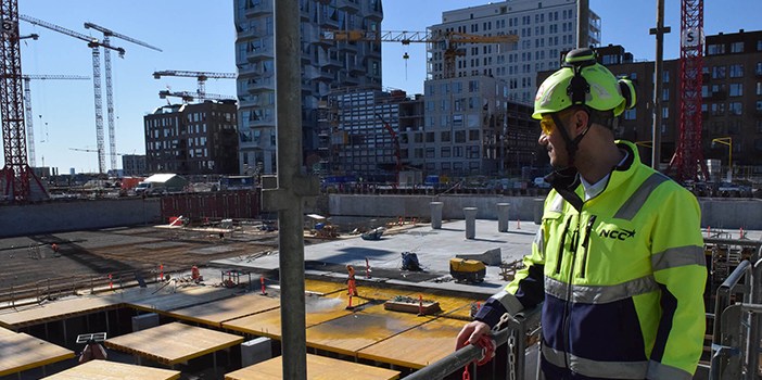 Mand fra NCC på byggeplads